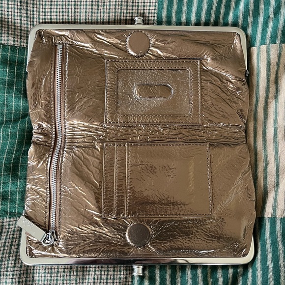 Gold Hobo clutch - Picture 4 of 5